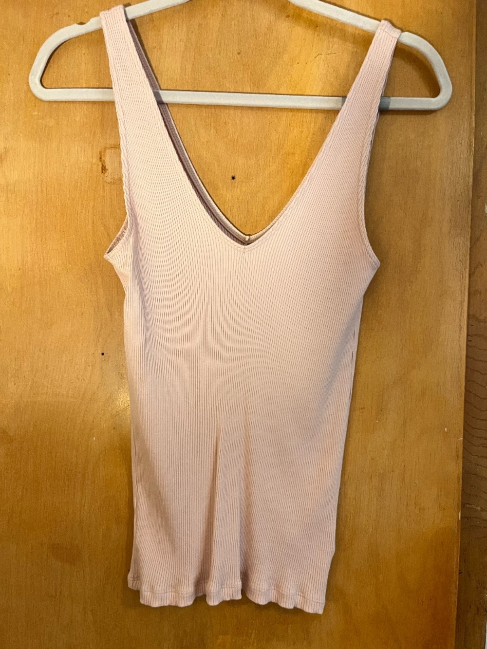 Light pink ribbed v-neck tank top